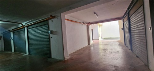 Box Auto in Contesto Condominiale in Zona Semi Centrale